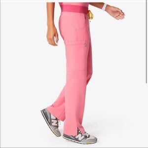 FIGS Kade Cargo Neón Pink Scrub Pants XS